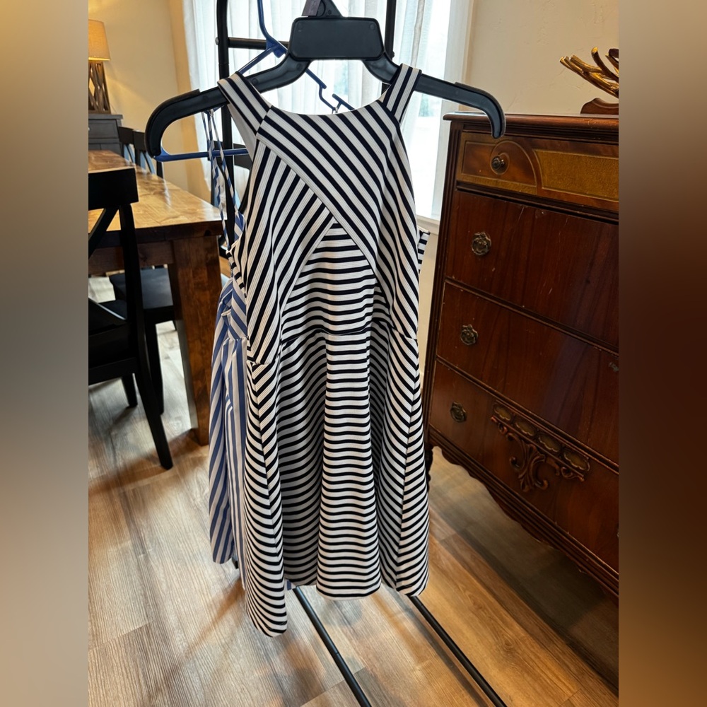 Adorable girls dress, Size 12, navy/white